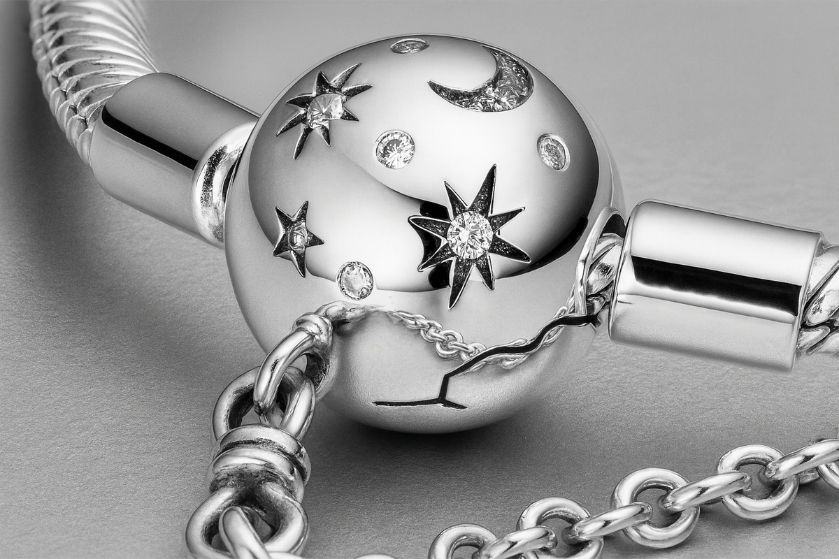 Close-up do bracelete mostrando detalhes