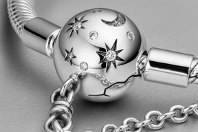 Close-up do bracelete mostrando detalhes